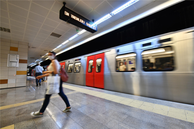 Metro İntihar Olayı Nedir Öldü mü Videosu M2 Levent 4 Siber Star