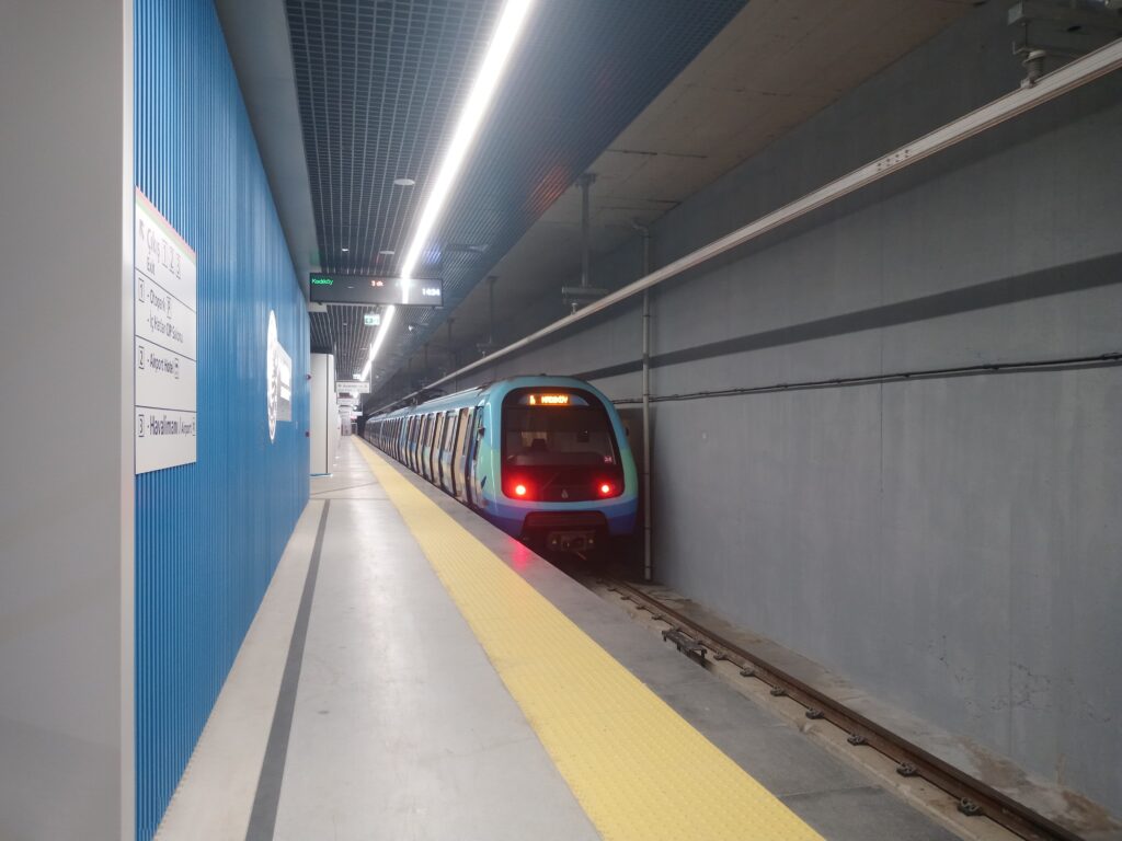 Metro İntihar Olayı Nedir? Öldü mü? Vidosu M2 Levent 4